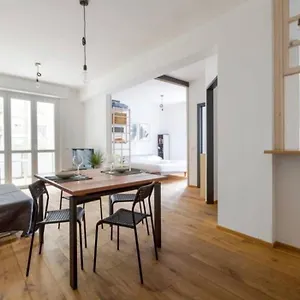 Apartment Life & Mico Cosy And Functional, Milan